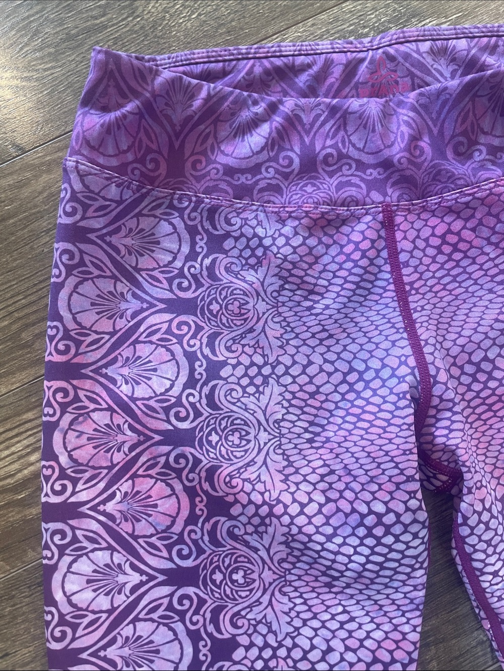 Prana Women’s Purple Capri Leggings with print Size Medium - Picture 3 of 7
